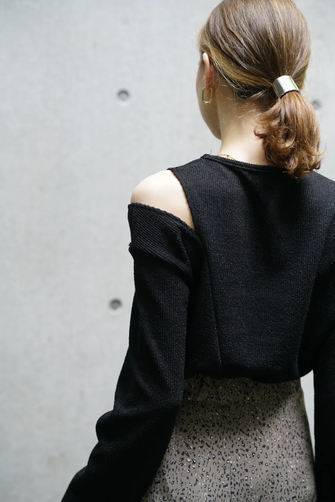 Open shoulder knit tops